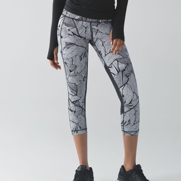 Lululemon Pace Rival Crop Full On Luxtreme Dottie Tribe White Black Leggings 4 - Picture 1 of 5